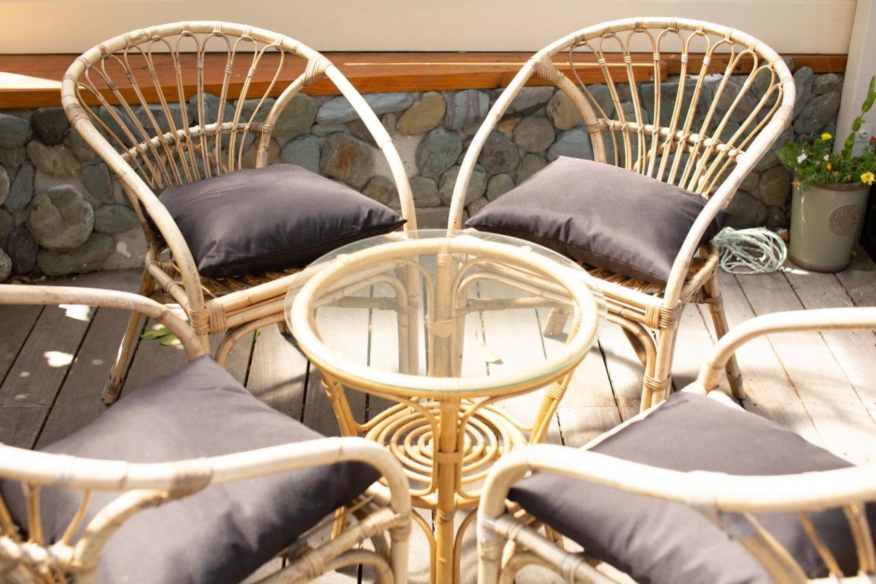 Seymour Sleeps Hotel Nelson Bagian luar foto